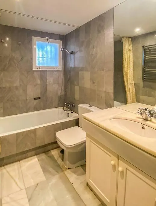אסטפונה Alcazaba Beach Apartment 0*,  ספרד